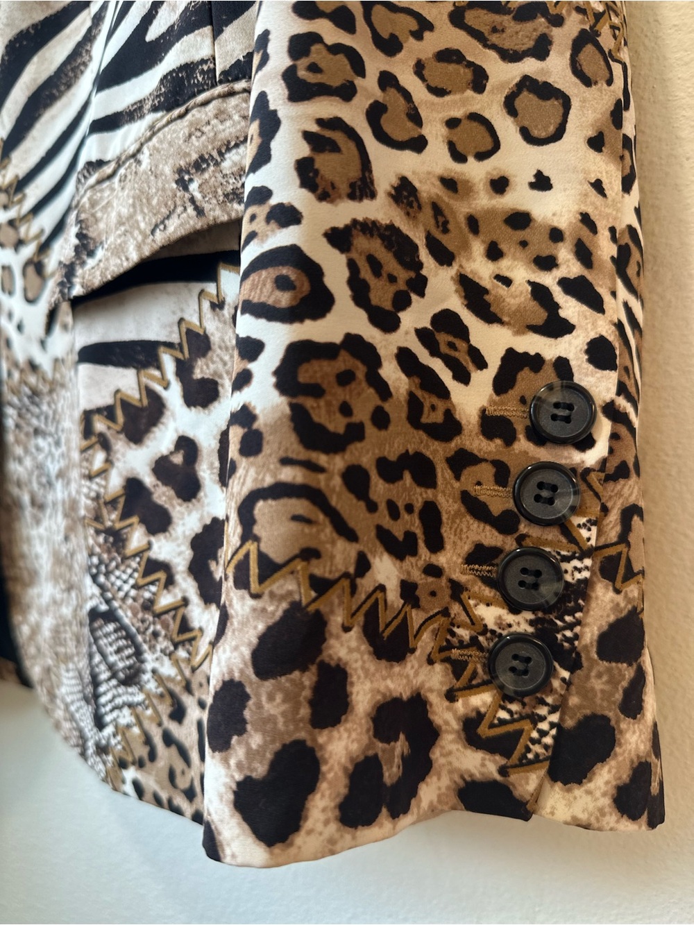 Chico’s Animal Print Patchwork Blazer Size 1 Leopard Zebra Snakeskin - Picture 5 of 9